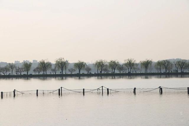 請推薦中國十大美湖？