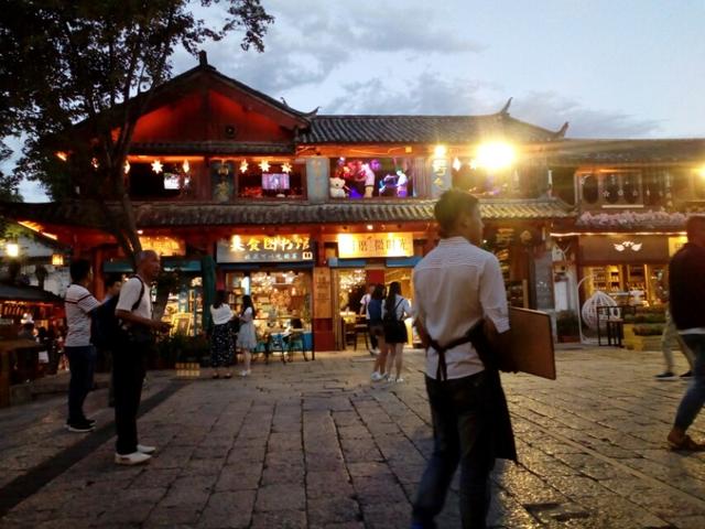 麗江什么民族多？